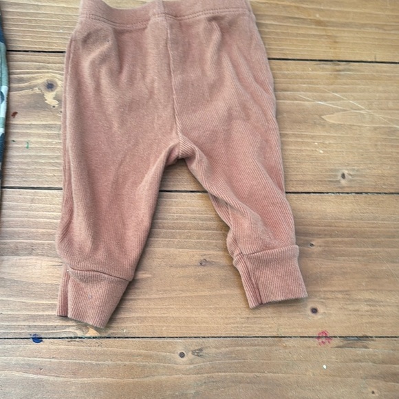 Baby 0-3 months pants Camouflage, Brown, and Black Bottoms Set - Picture 7 of 13